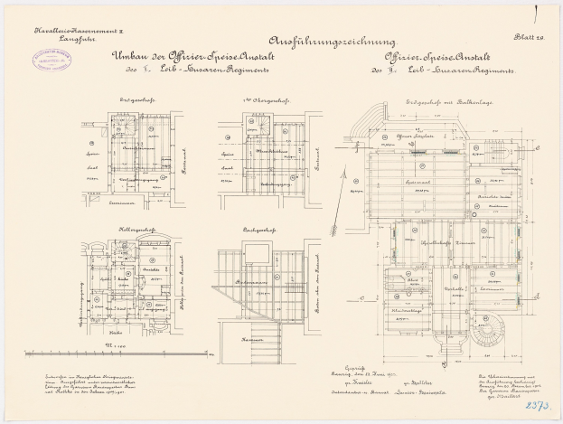 Schwarzes und weißes architektonisches Grundrissbild des ehemaligen Bundeskanzleramts, das detaillierte Layout mit beschrifteten Räumen und strukturellen Elementen zeigt.