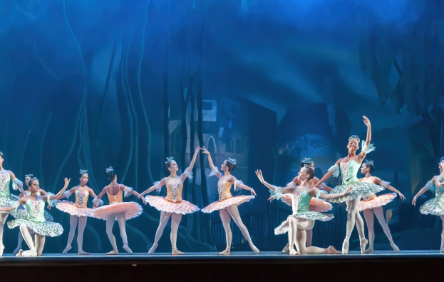 "Theater of Estrada Song" des Zentrums für Ästhetische Erziehung von Kindern der Oblast Nizhny Novgorod wird vor der Vorstellung des "Nussknackers" im Nizhny-Novgorod-TYUZ am 1. Juni auftreten