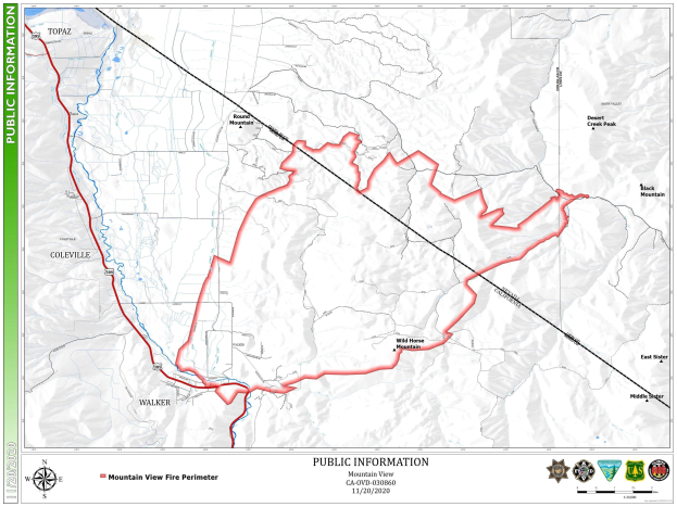 Plakat mit einer detaillierten Karte eines geplanten Wanderwegs, einschließlich Route, Sehenswürdigkeiten und Text mit Logos für zusätzliche Informationen.