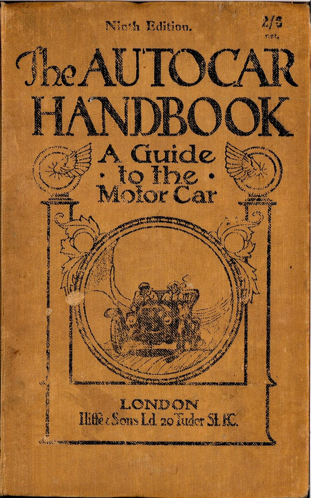 Ein altes Buch mit dem Titel "The Autocar Handbook: A Guide to the Motor Car" mit einem hellblauen Einband und weißer Schrift, das Spuren von Verschleiß zeigt, auf einer weißen Oberfläche.