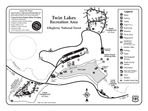 Eine detaillierte Karte des Twin Lakes Freizeitgebiets, die Wanderwege, Sehenswürdigkeiten und Texte mit Trailnamen, Besucherzahl und Distanz anzeigt.