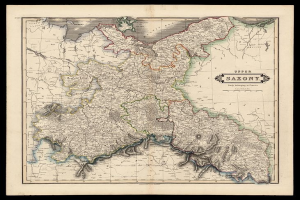 Eine alte Karte von Sachsen, Deutschland, mit schwarzem Hintergrund, die detaillierte Provinzen, Städte und geografische Merkmale sowie Text mit Informationen zur Bevölkerung und Städten zeigt.