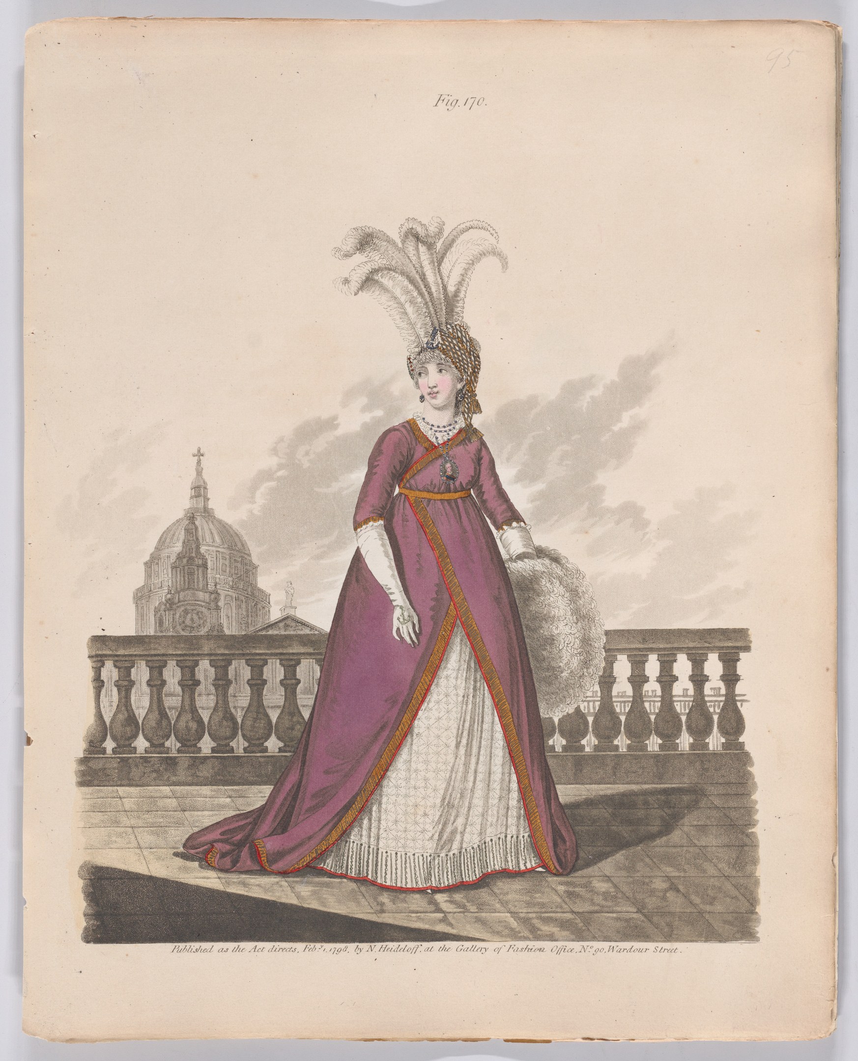 Frau in einem lilafarbenen und weißen Kleid mit einem Federkopfschmuck, die an einem Geländer steht, mit einem Gebäude und Wolken im Hintergrund, beschriftet mit "Mode von New York, New Yorker Straße, 1790."