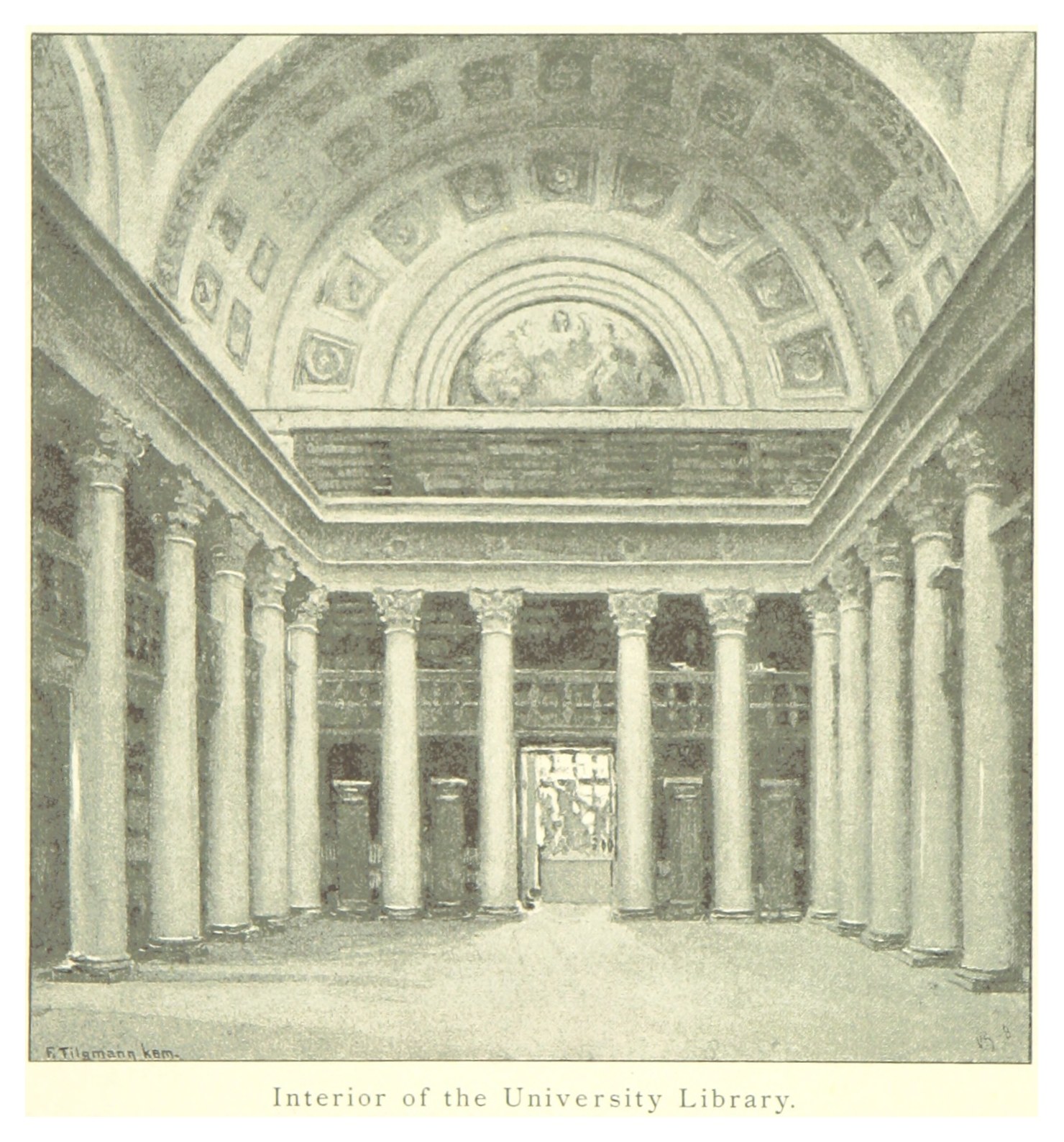 Großartiger Innenraum der Universitätsbibliothek mit hohen Säulen und kunstvollen Deckenentwürfen sowie dekorativem Text am Boden.