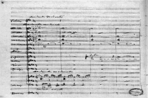 Schwarze und weiße Notenblätter für Johann Sebastian Bachs Sinfonie Nr. 4 in G-Dur, Op. 63, mit einem Stempel in der unteren rechten Ecke, der "Di-Arezzo Co UK" lautet.