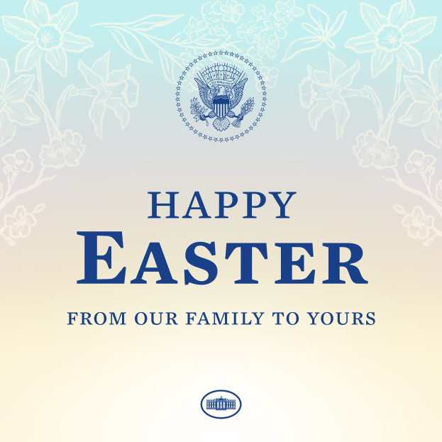 Plakat mit "Frohe Ostern von unserer Familie zu Ihrer" in festlicher Schrift, Logo des US-Ministeriums für Innere Sicherheit und farbenfrohe Osterdekorationen wie Eier und Hasen.